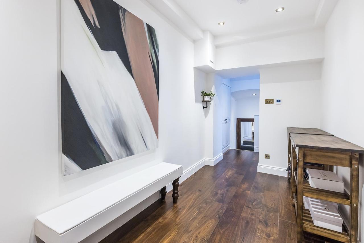 Kensington Luxurious Three Bedroom Appartamento