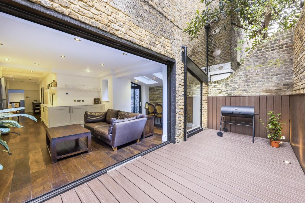 Kensington Luxurious Three Bedroom Londra