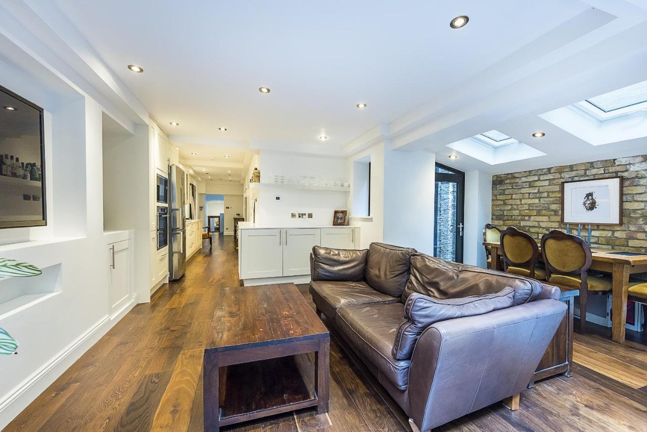 Kensington Luxurious Three Bedroom Appartamento *